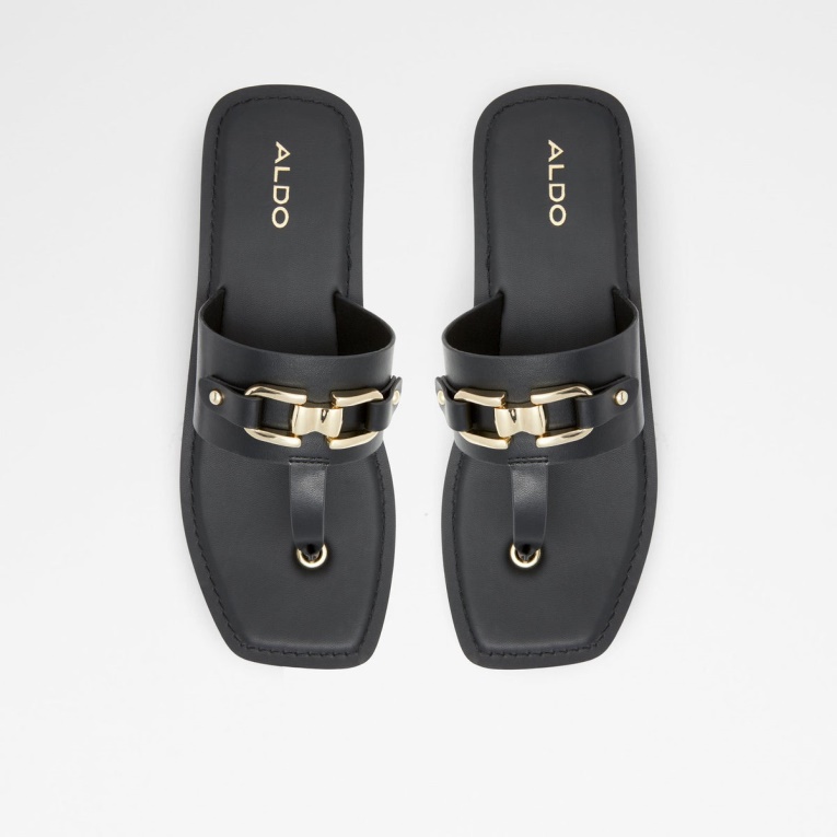 Aldo Junto A La Piscina Moda Negra