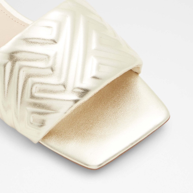 Moda Aldo Cleona Oro