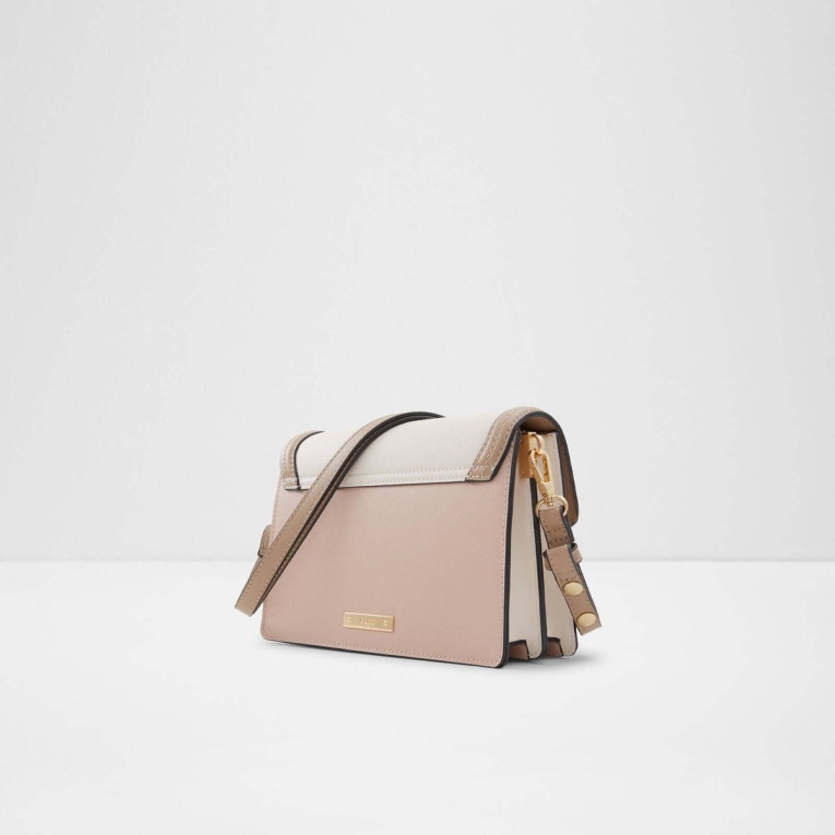 Moda Rosa Aldo Caresean