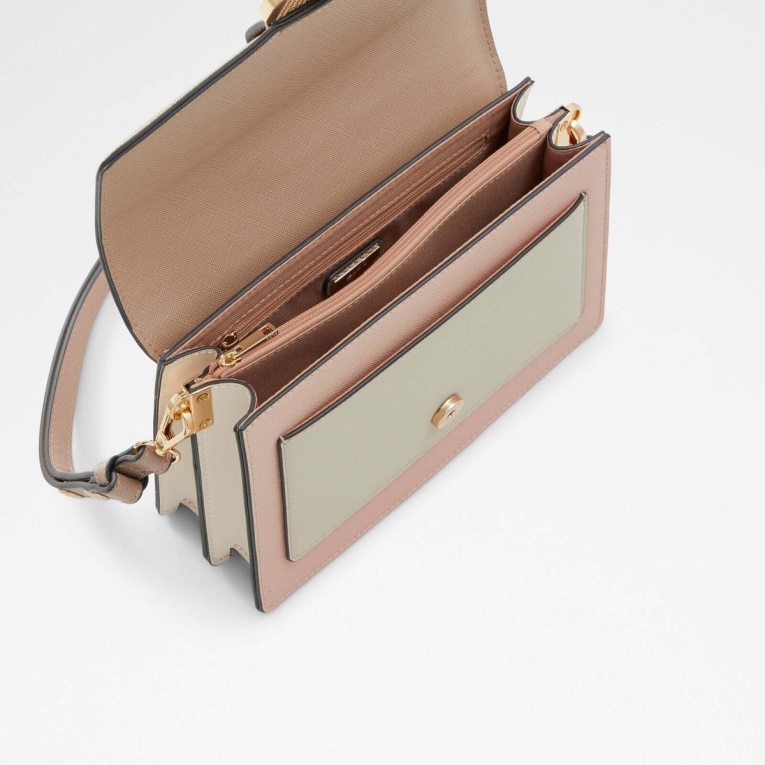 Moda Rosa Aldo Caresean