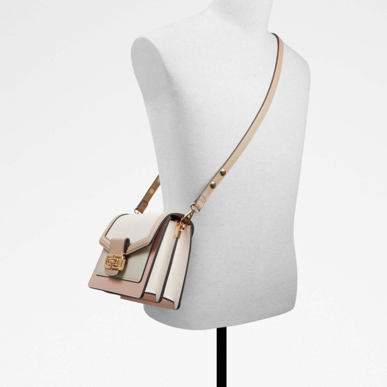 Moda Rosa Aldo Caresean