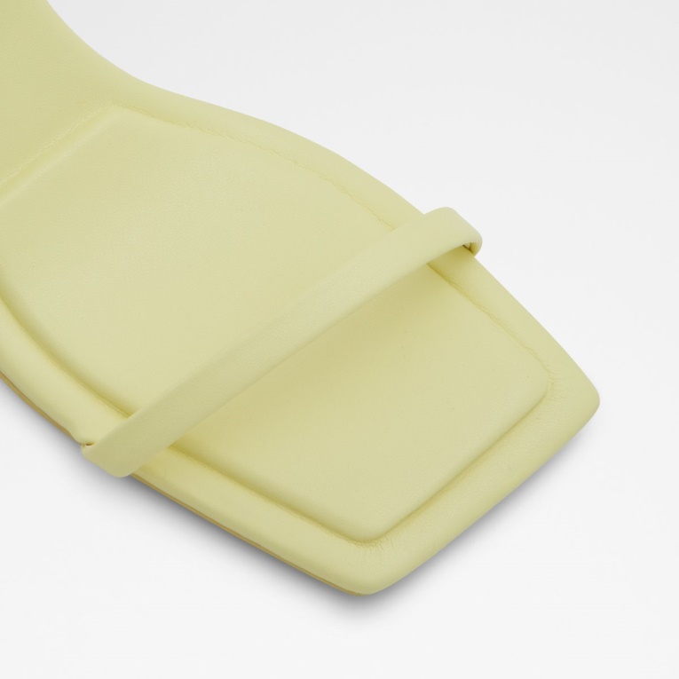 Sandalias De Tacón Con Tira Trasera Lokurr En Amarillo Claro De Aldo