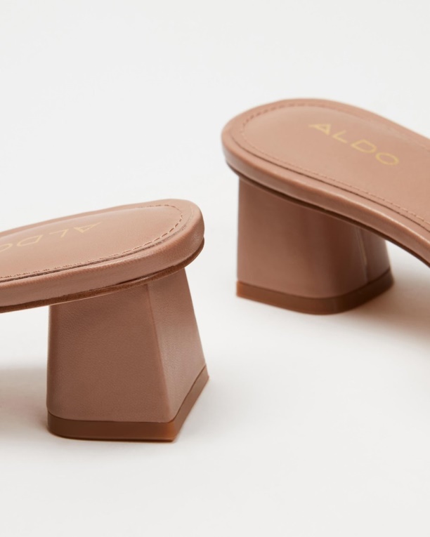 Hueso De La Moda Aldo Simalia