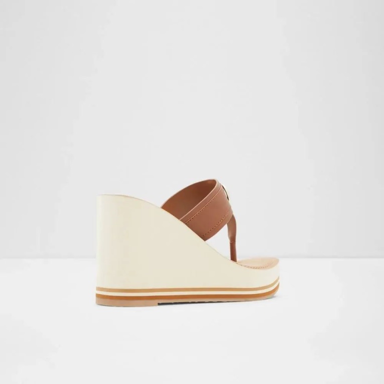 Macarenia Thong Beach Sandalia Con Cuña Para Mujer Cognac Aldo Fashion
